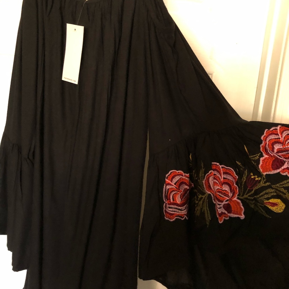 NEW Floral Ruffle Sleeved Dress - Picture 2 of 2